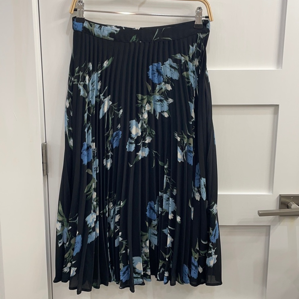 Vince Camuto Midi Pleated Black Floral Skirt
